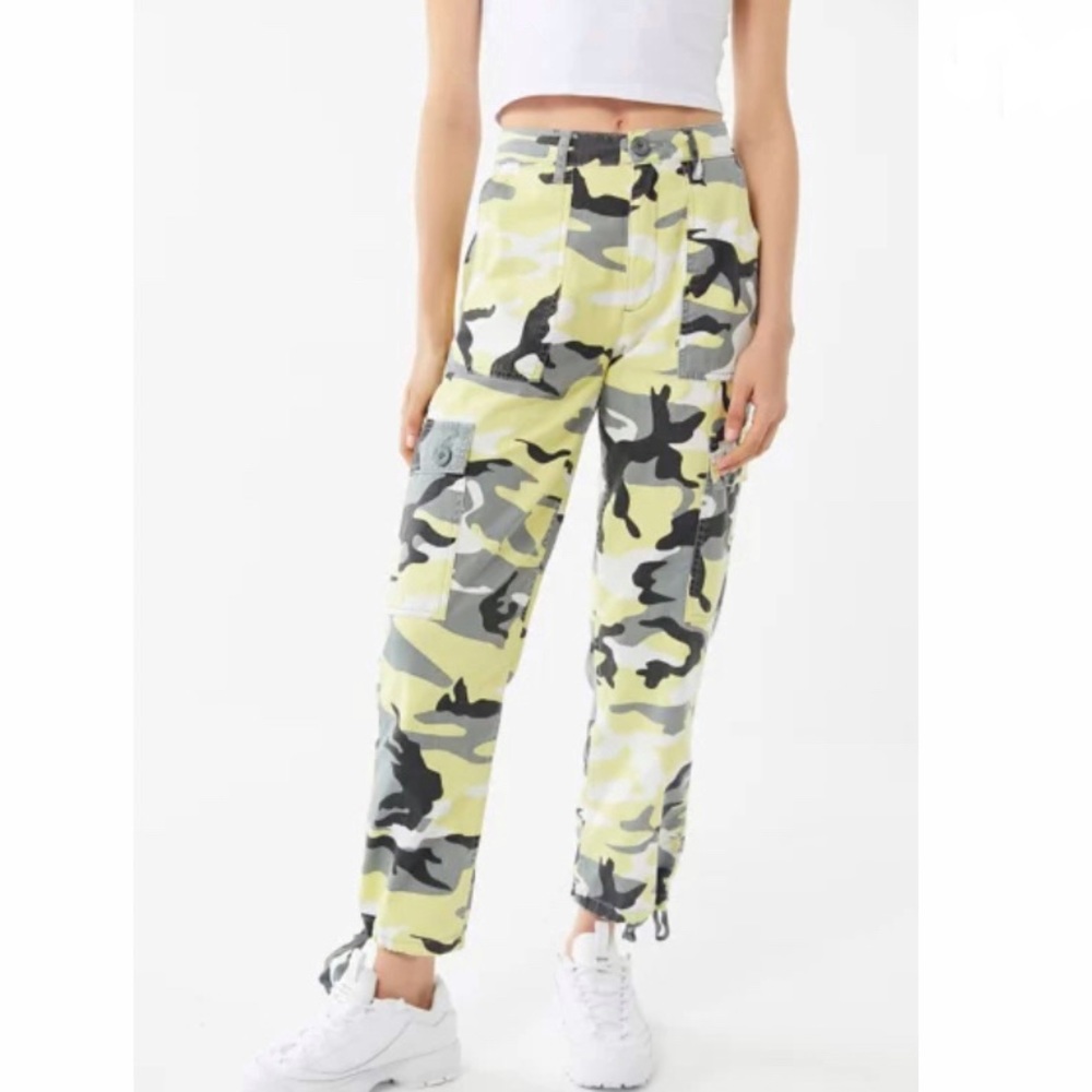 Urban Outfitters Woman’s Authentic Camo High-Waisted Cargo Pants In Yell…